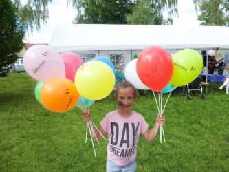 Kind mit Ballons