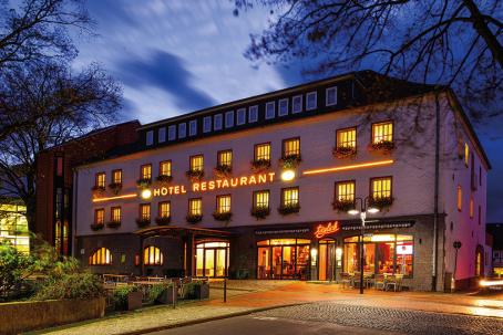 Ratskeller bei Nacht